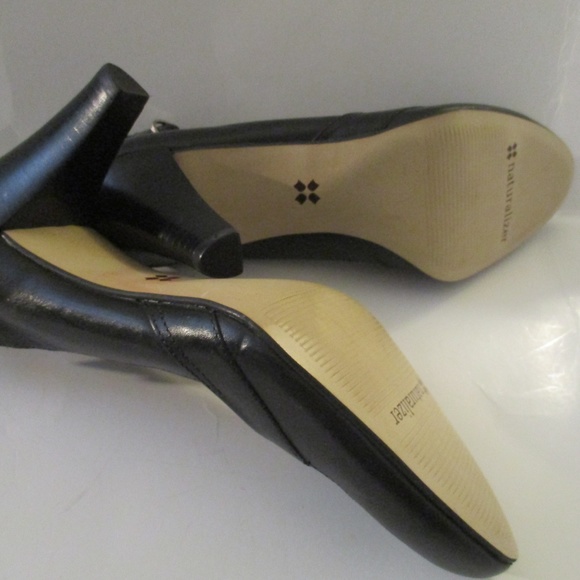 NATURALIZER Black Almond Toe Cut-Out Pumps - Picture 7 of 8